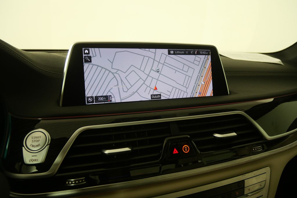 Thumbnail: 2022 BMW 7 Series - 24