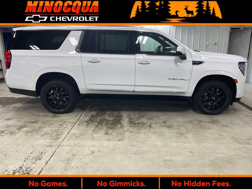 White 2022 GMC Yukon XL SUV / Crossover Four-Wheel Drive 