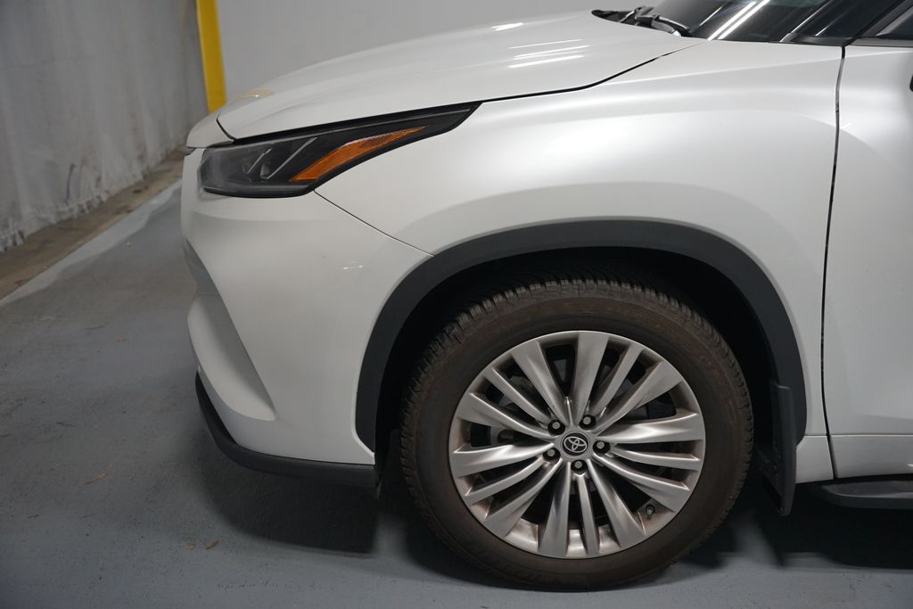 Thumbnail: 2022 Toyota Highlander - 5