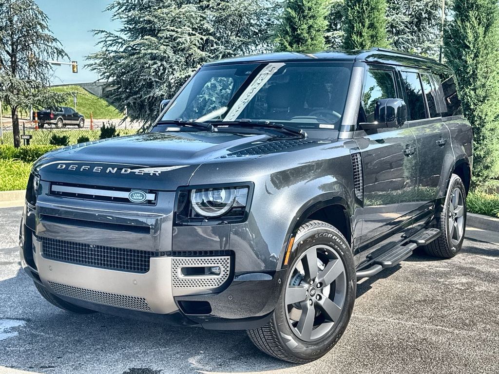 2025 Land Rover Defender 130 P400 X-Dynamic SE AWD