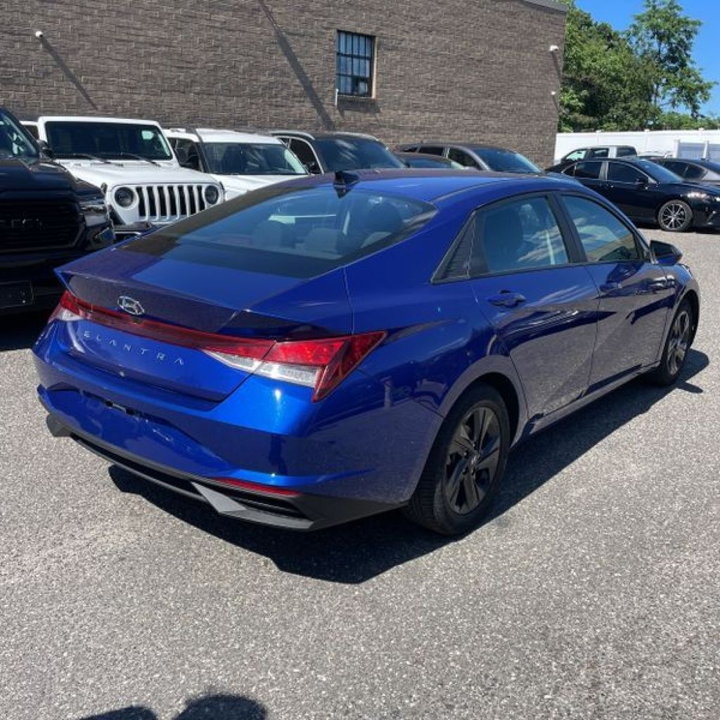 Used 2022 Blue Hyundai SEL image 4