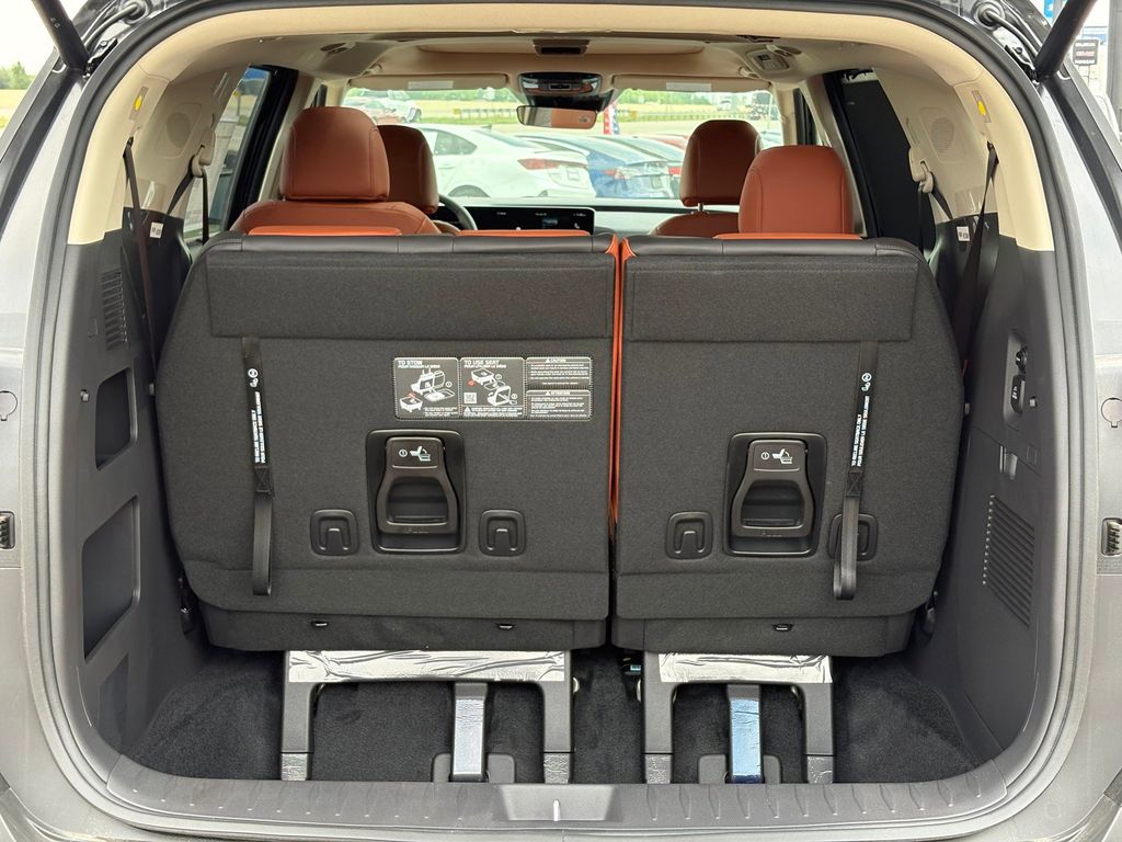New 2026 Kia Carnival MPV Van