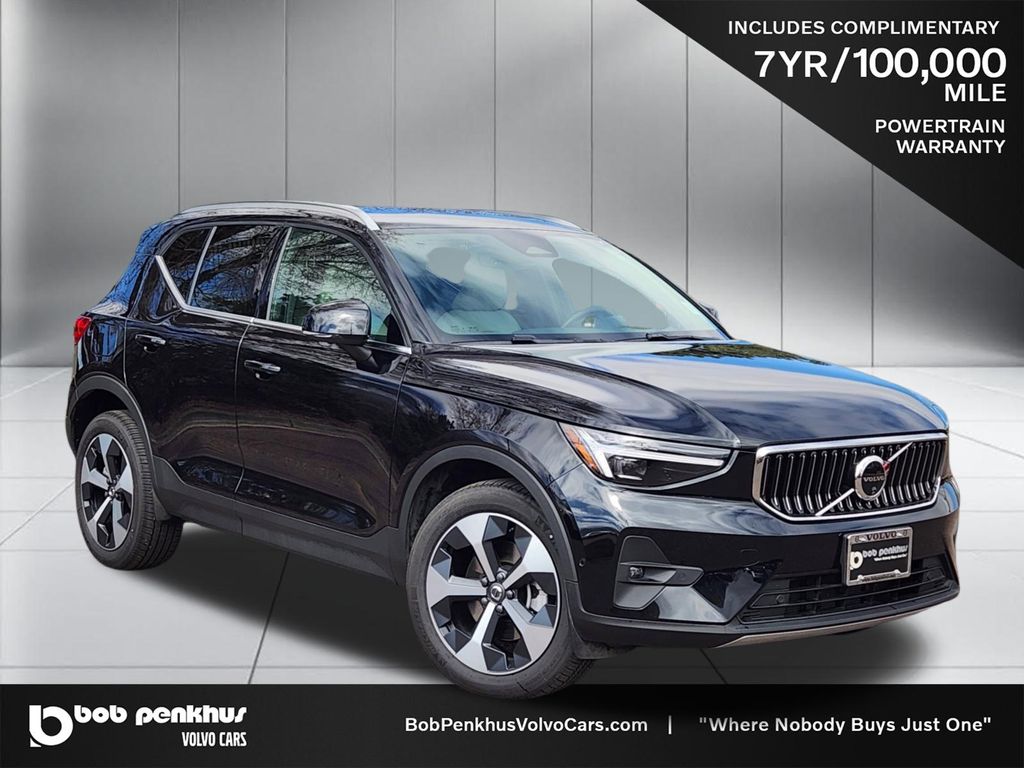 2025 Volvo XC40 B5 Plus Bright Theme