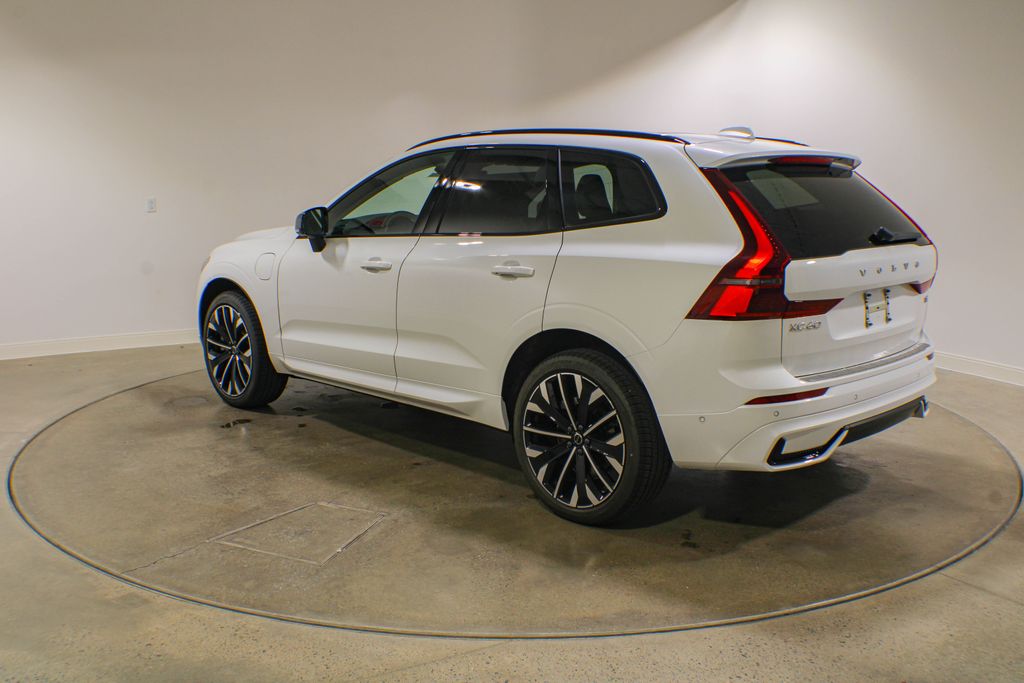 New 2026 White Volvo T8 Ultra image 3