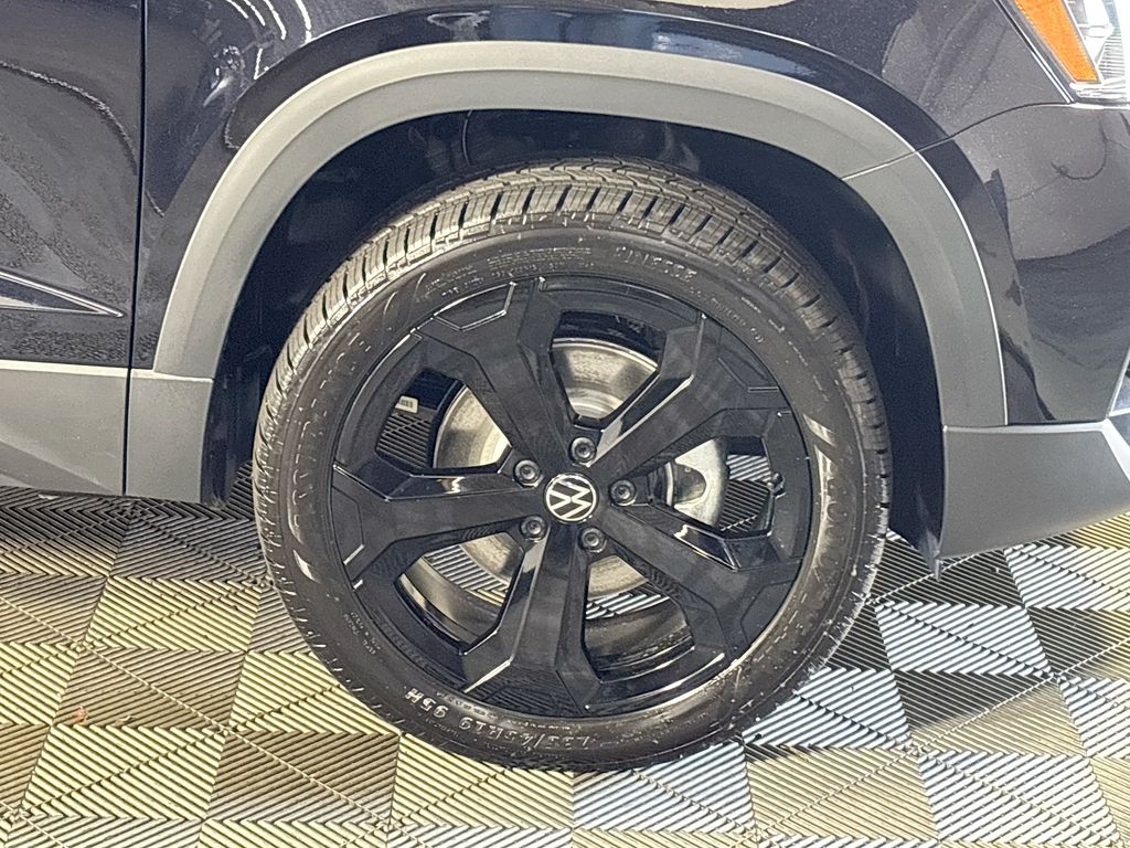 2025 Volkswagen Taos 1.5T SE Black