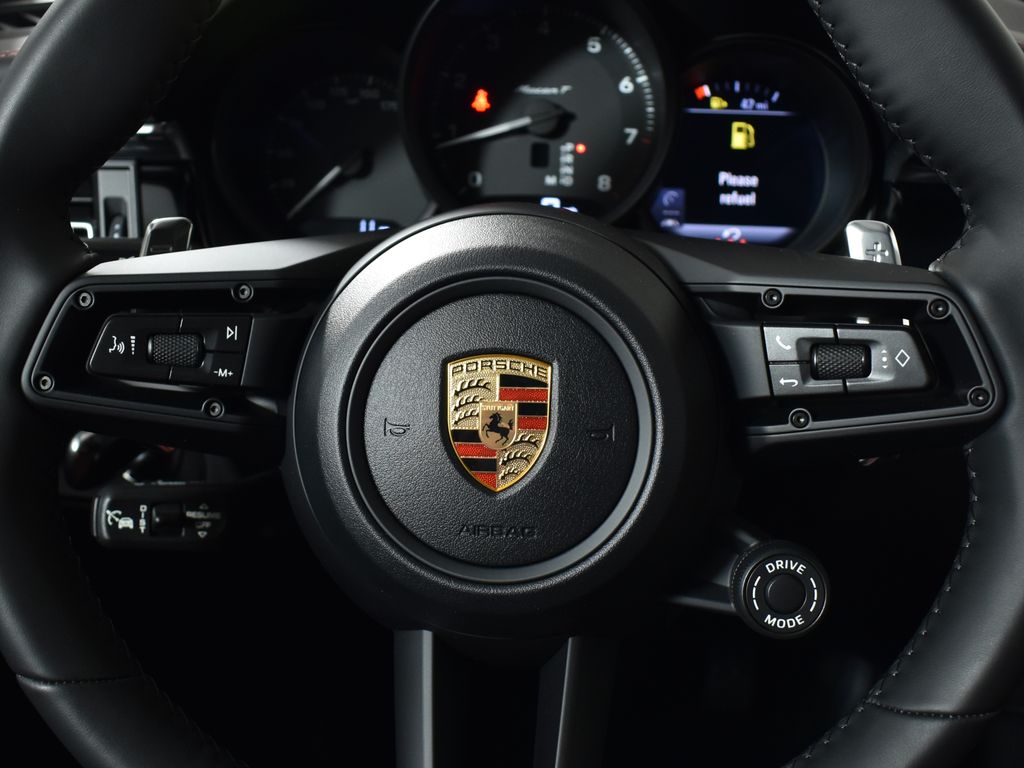 Thumbnail: 2026 Porsche Macan - 19