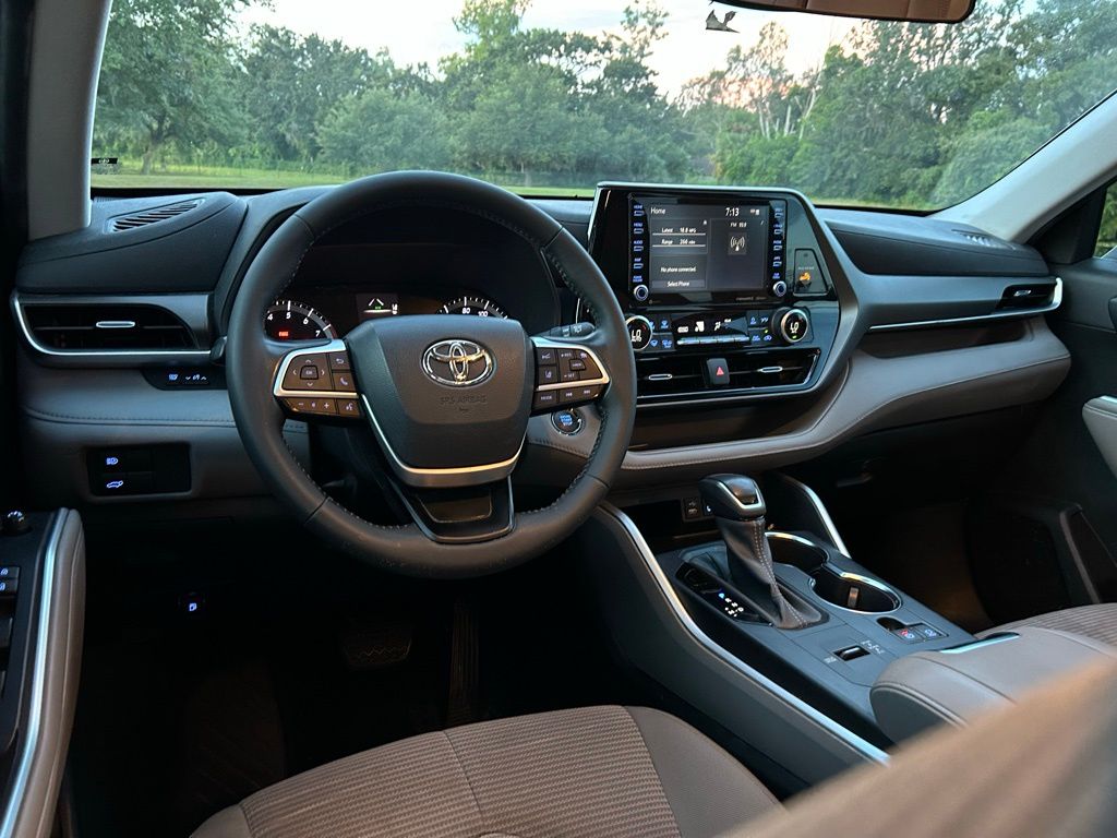 Thumbnail: 2022 Toyota Highlander - 12