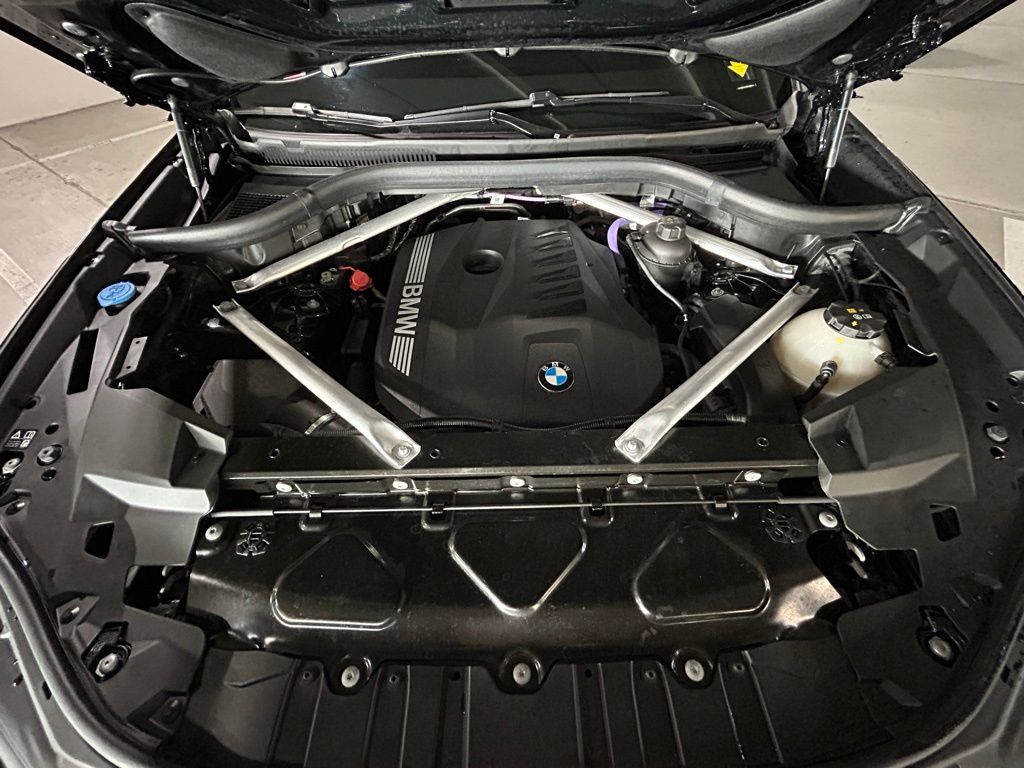 Used 2024 Black Sapphire Metallic BMW xDrive40i image 32