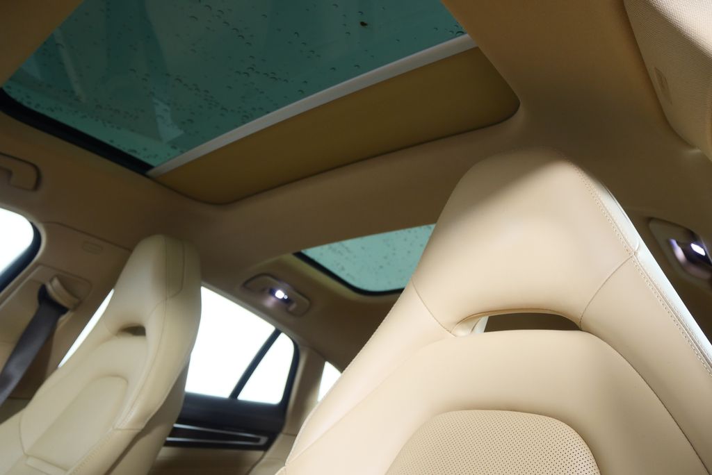 Thumbnail: 2019 Porsche Panamera - 13