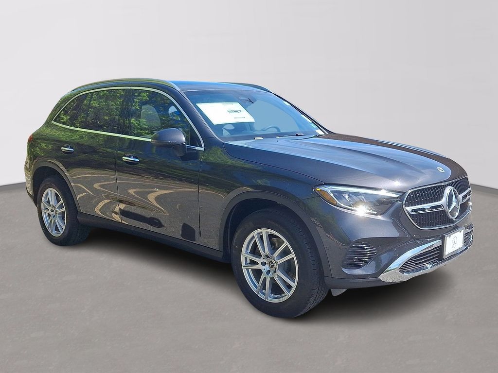 2025 Mercedes-Benz GLC 300 2