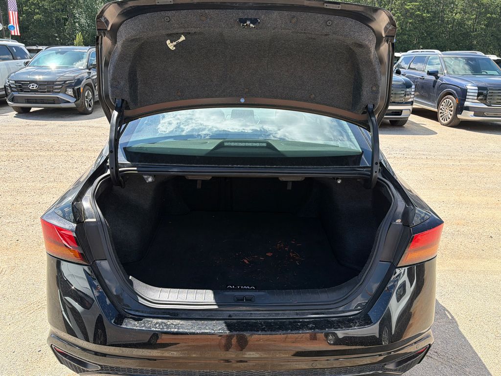 Used 2025 Black Nissan 2.5 SV image 14