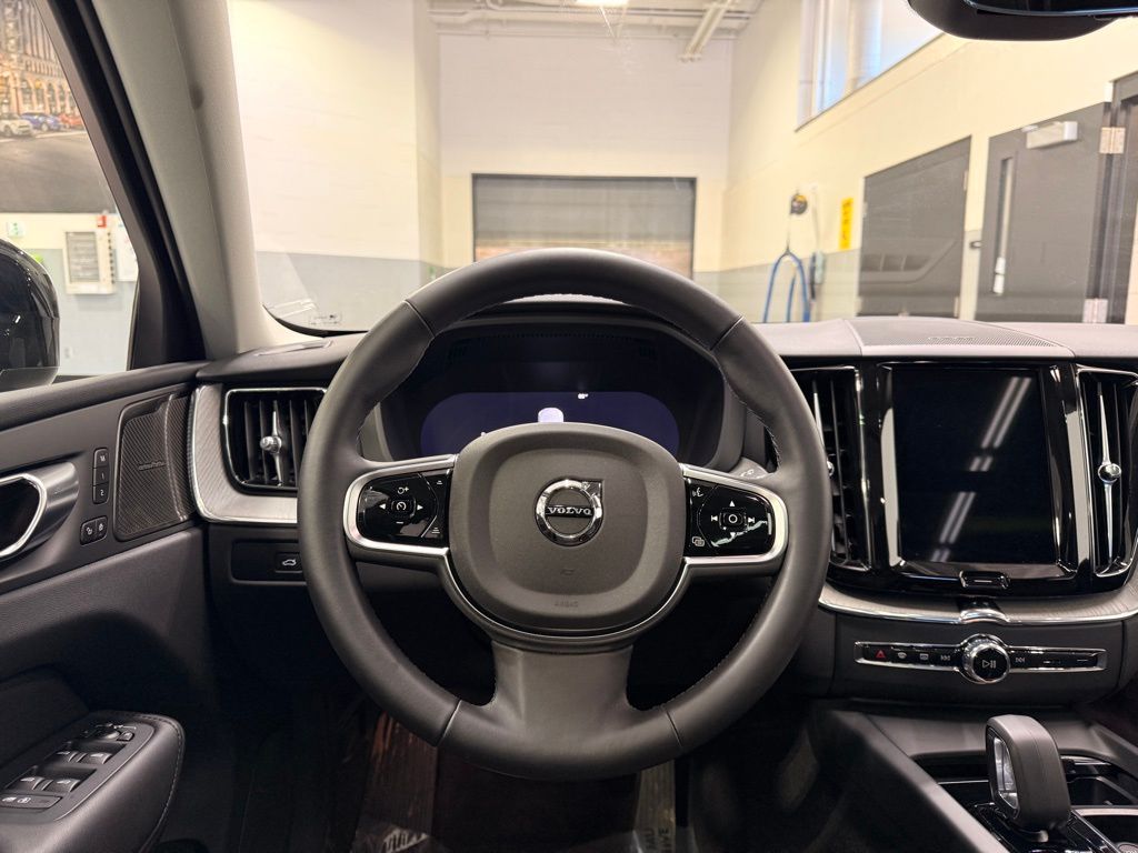 Thumbnail: 2025 Volvo XC60 - 22