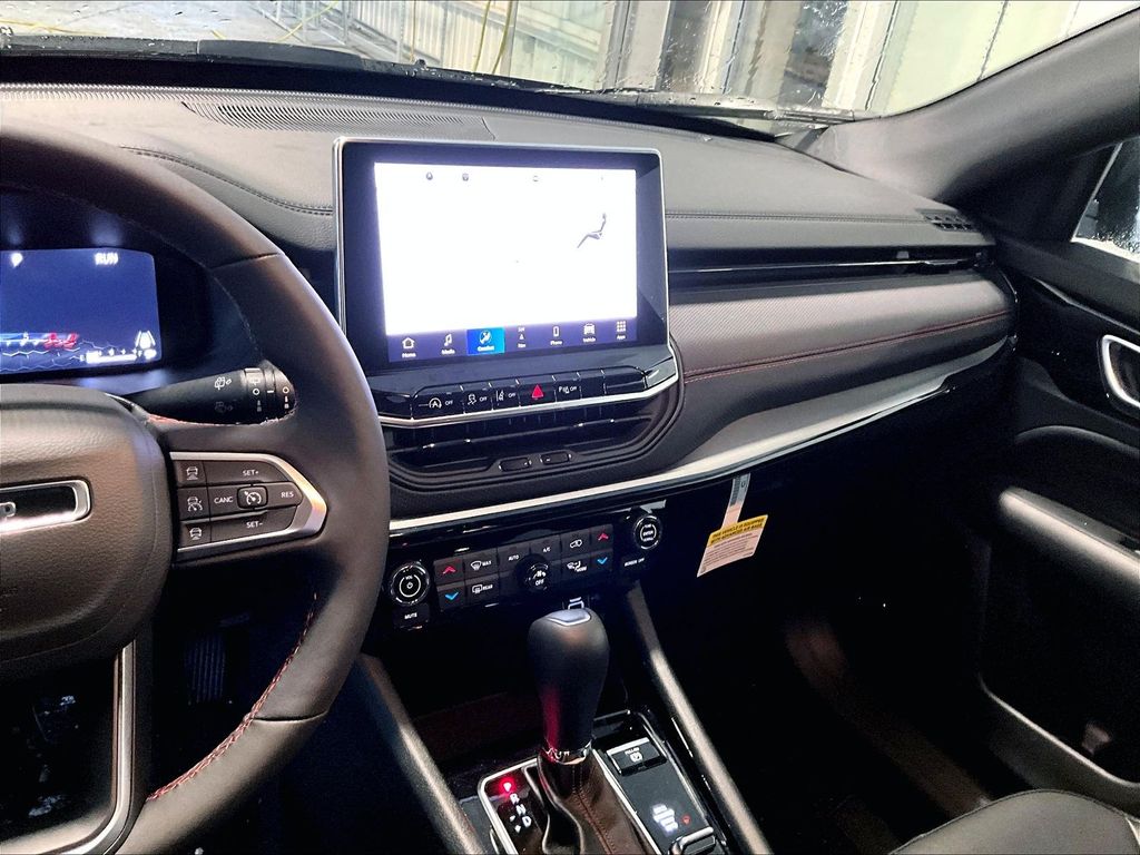 2026 Jeep Compass — photo 13