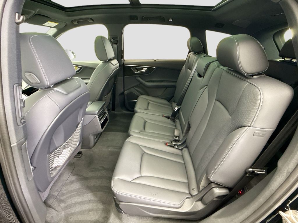 Thumbnail: 2026 Audi Q7 - 21