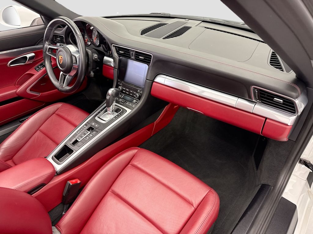 Thumbnail: 2019 Porsche 911 - 14