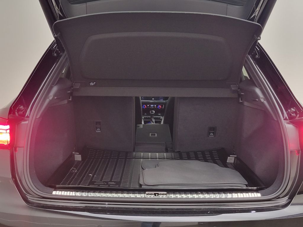 Thumbnail: 2023 Audi Q3 - 10