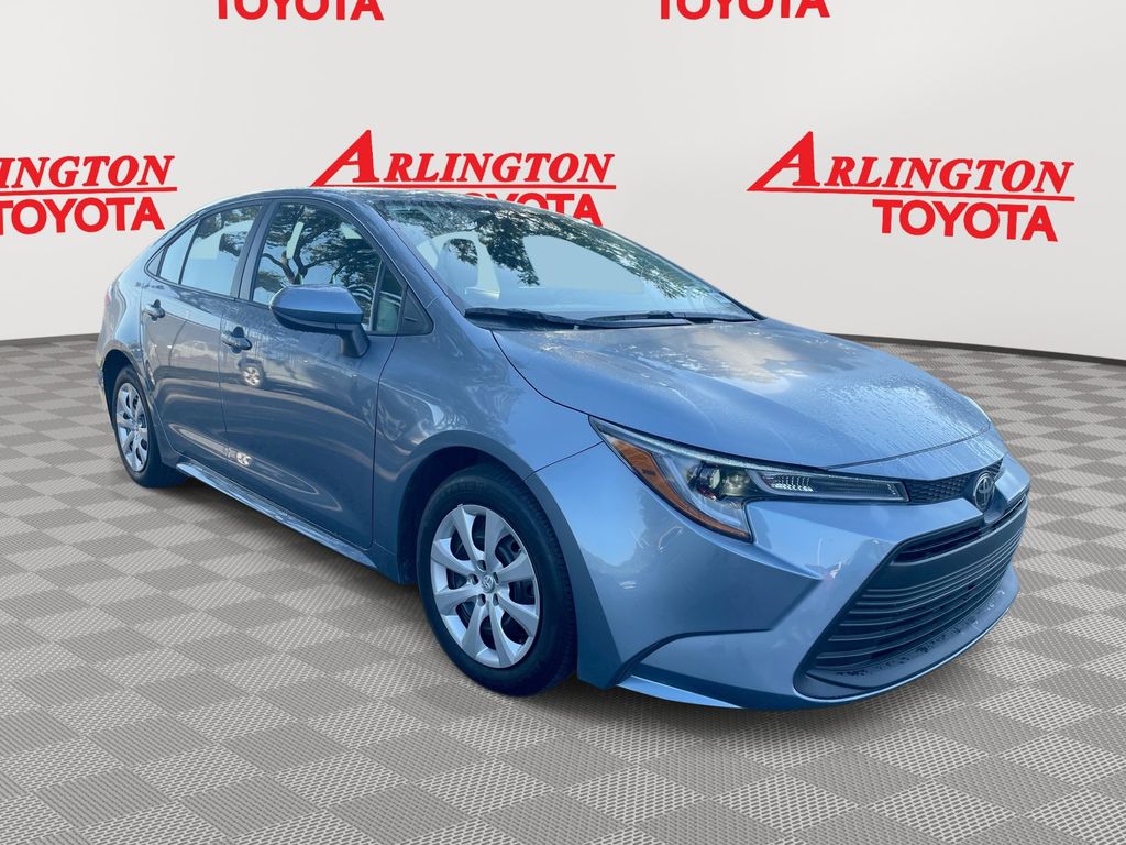 2025 Toyota Corolla LE's photo