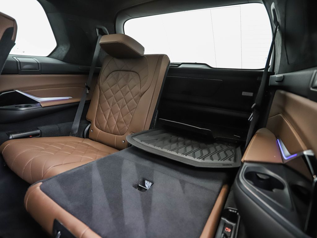 Thumbnail: 2024 BMW X7 - 24
