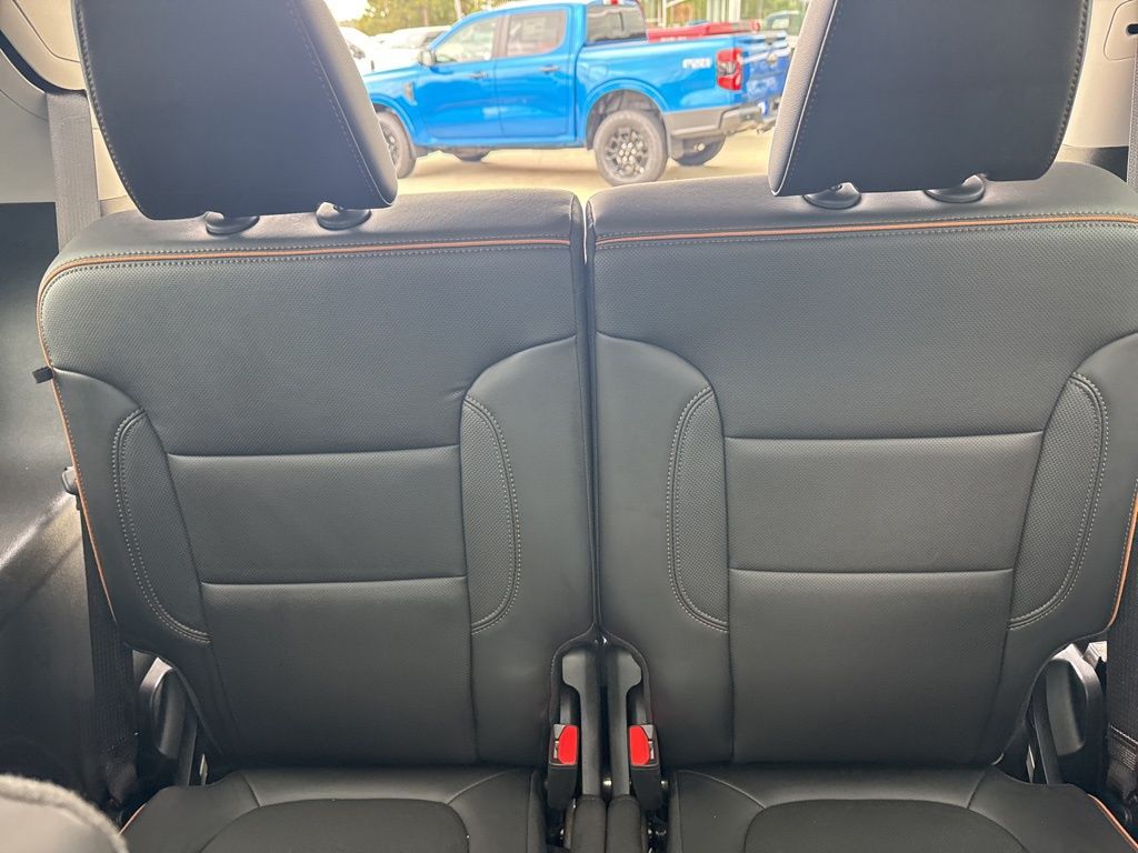 2023 GMC Acadia AWD AT4