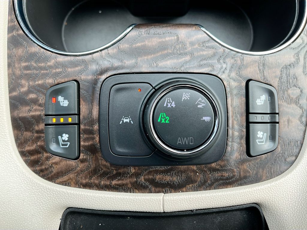 Used 2023 White GMC Denali image 21