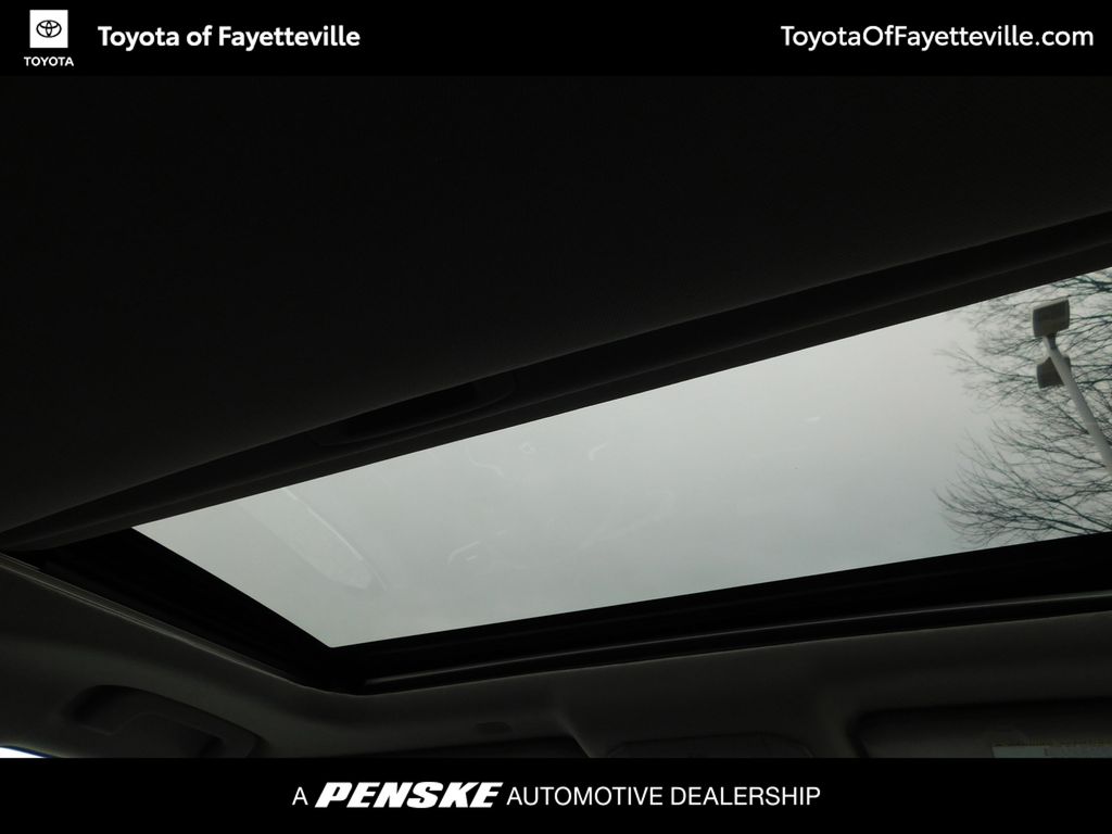 Thumbnail: 2022 Toyota Highlander - 4