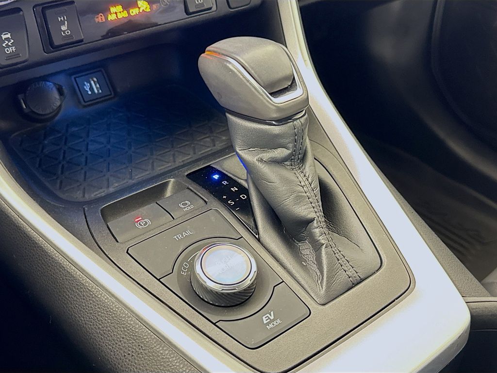 Thumbnail: 2023 Toyota RAV4 - 17