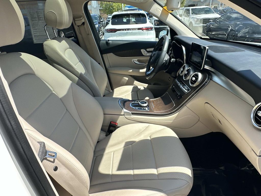 Thumbnail: 2019 Mercedes-Benz GLC - 11
