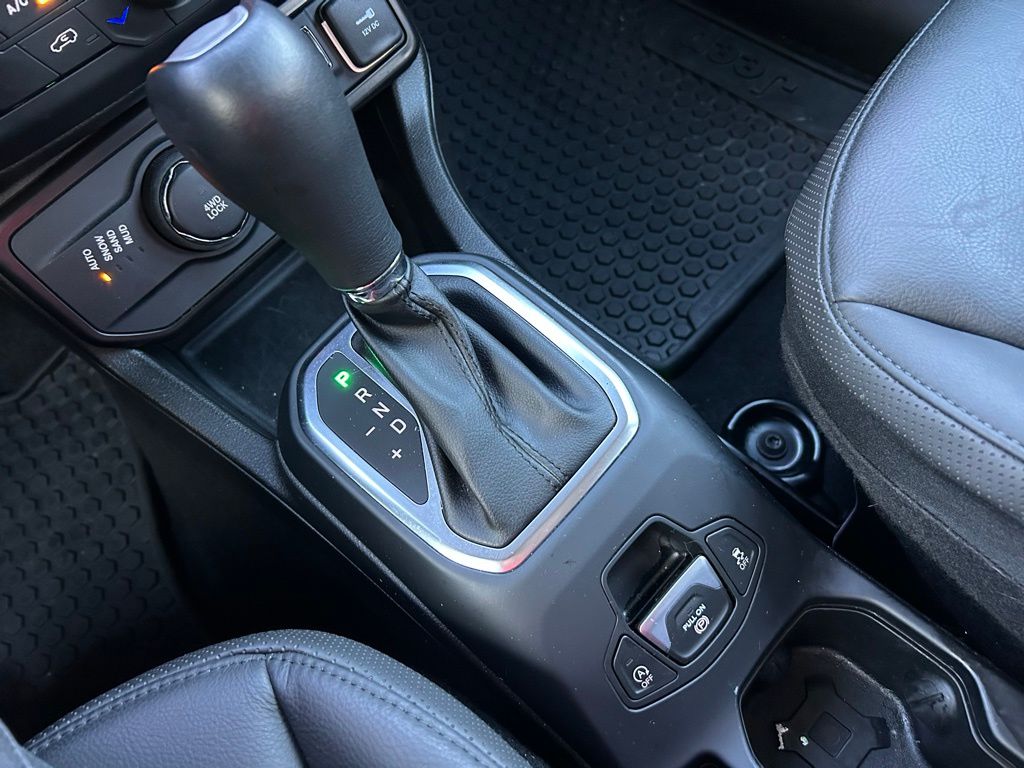 Thumbnail: 2023 Jeep Renegade - 28