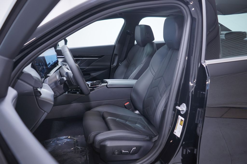 Thumbnail: 2025 BMW 5 Series - 7