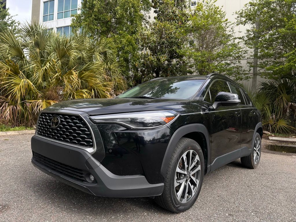 Jet Black 2022 Toyota Corolla Cross XLE FWD SUV / Crossover Front-Wheel Drive Continuously Variable Transmission