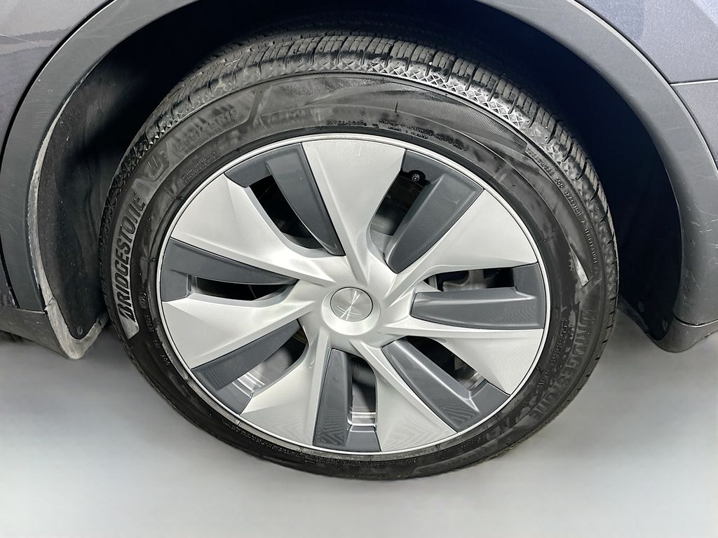Thumbnail: 2023 Tesla Model Y - 31