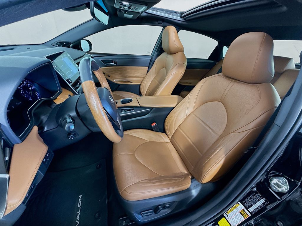 Thumbnail: 2020 Toyota Avalon - 21