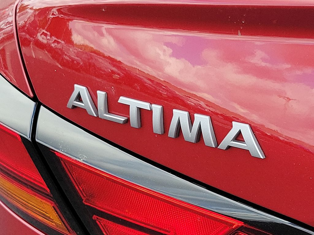 2025 Nissan Altima SR 11