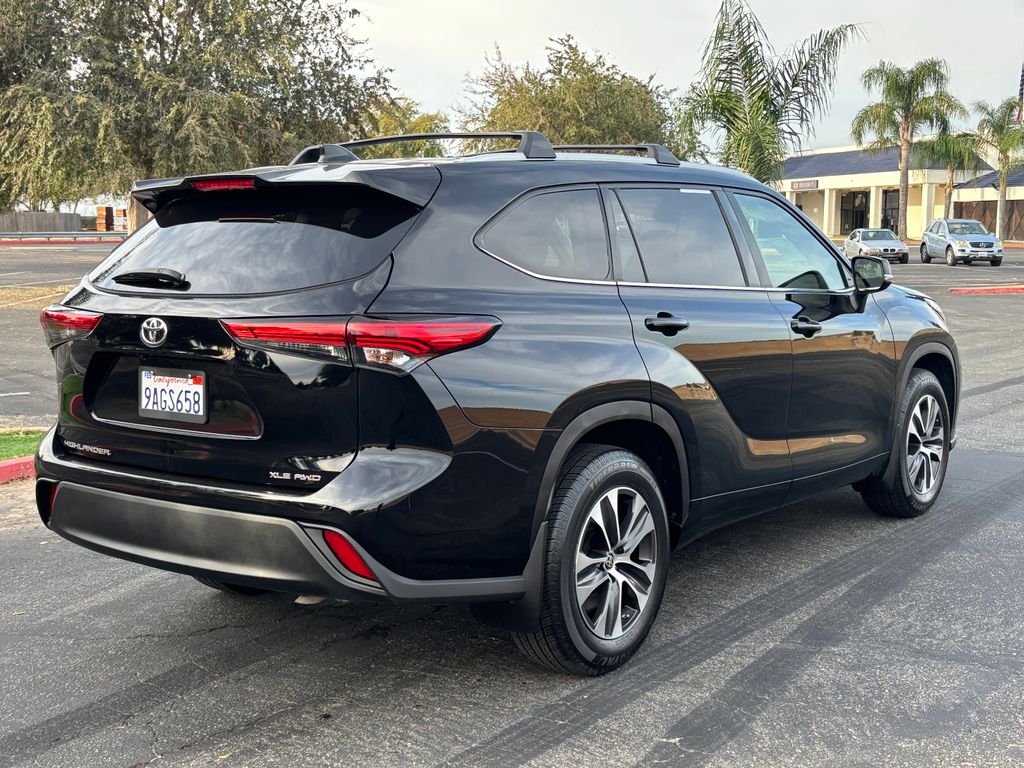 Thumbnail: 2022 Toyota Highlander - 5