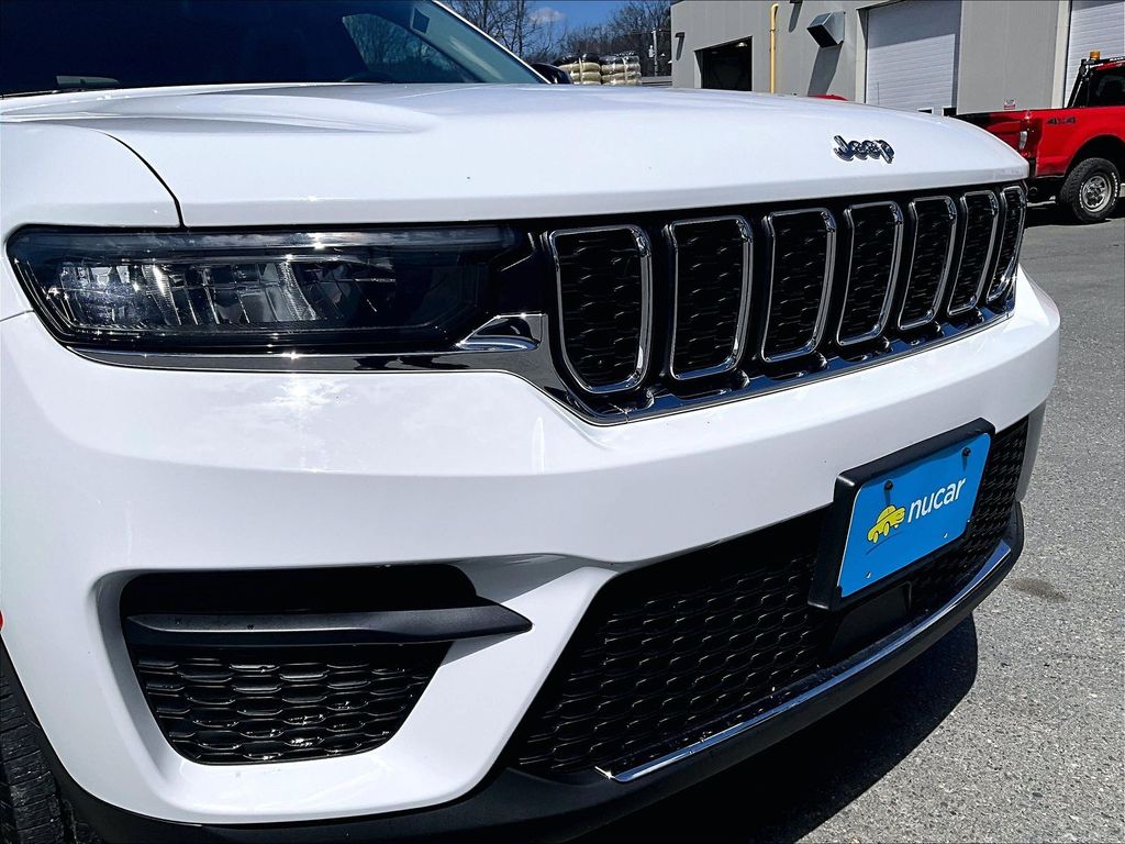 2022 Jeep Grand Cherokee — photo 30