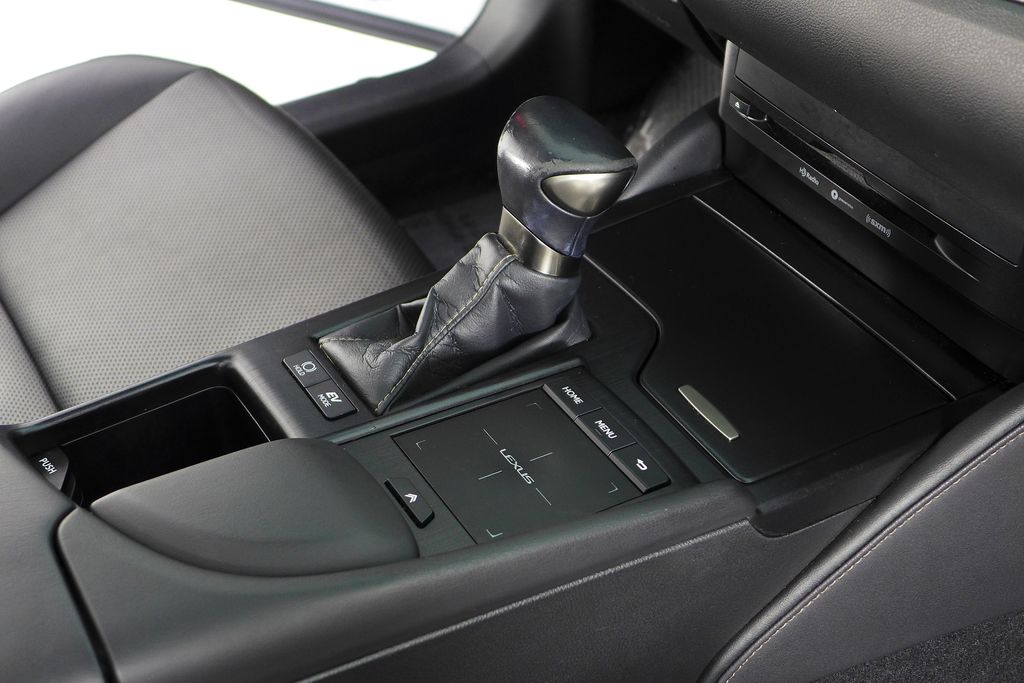 Thumbnail: 2021 Lexus ES - 15