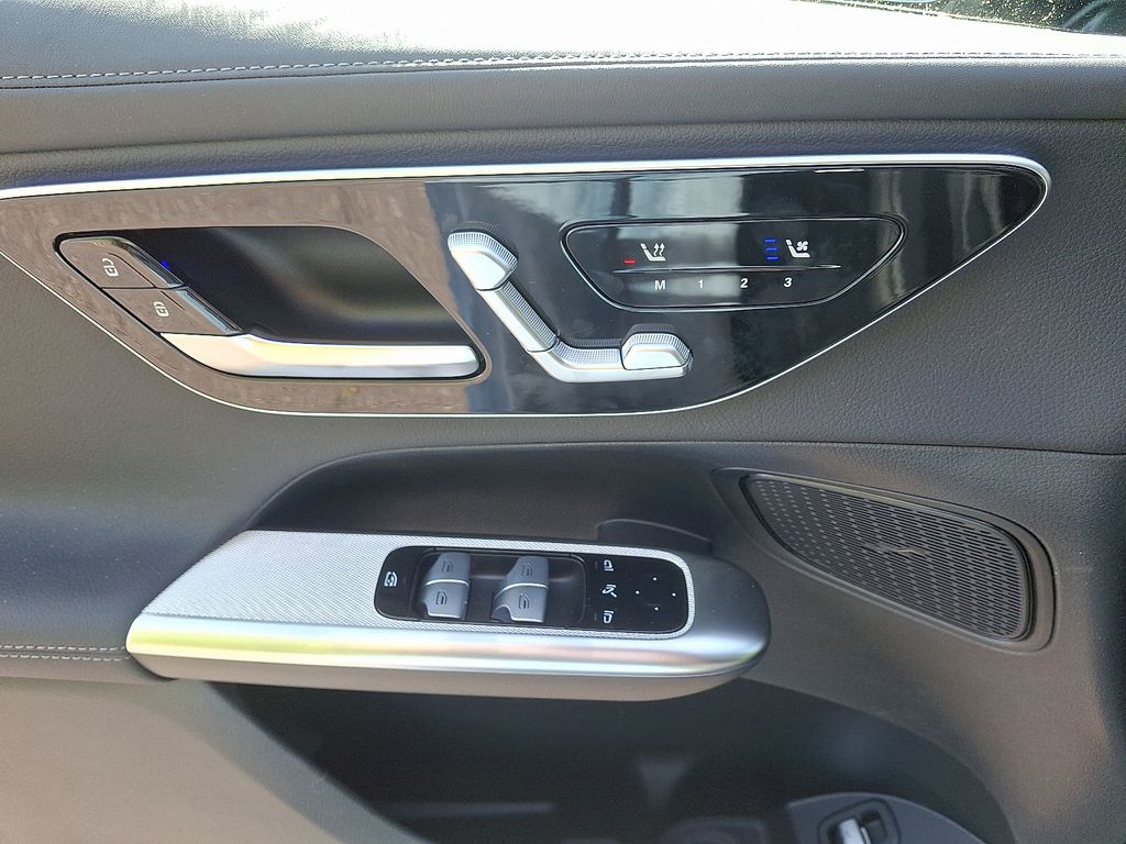 2025 Mercedes-Benz GLC 300 9