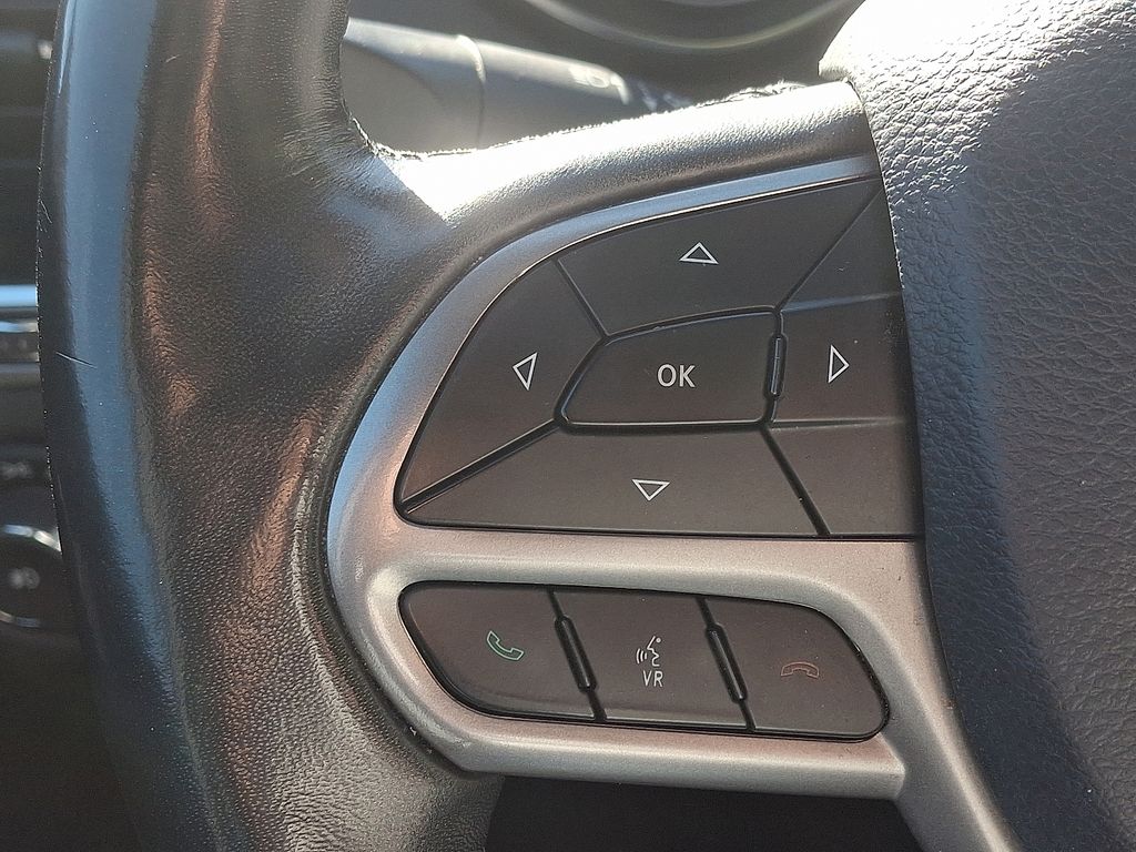 Thumbnail: 2019 Jeep Cherokee - 22