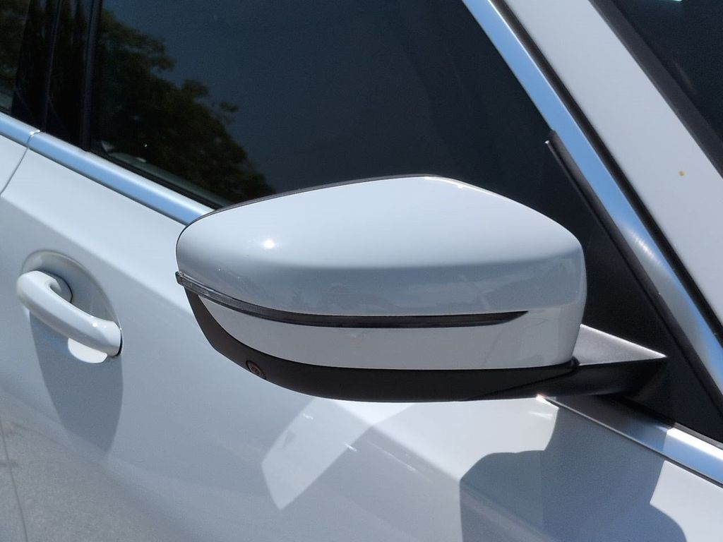 New 2026 White BMW 330i xDrive image 12