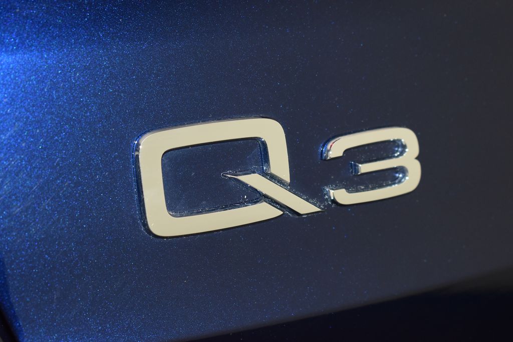 Thumbnail: 2025 Audi Q3 - 9