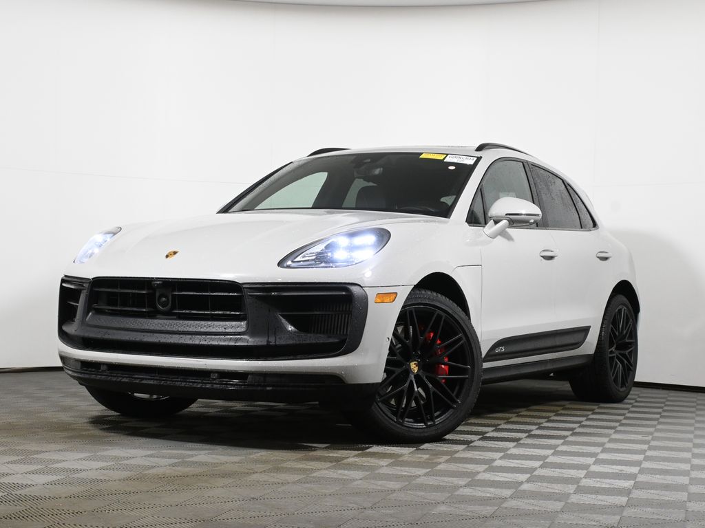Thumbnail: 2026 Porsche Macan - 1