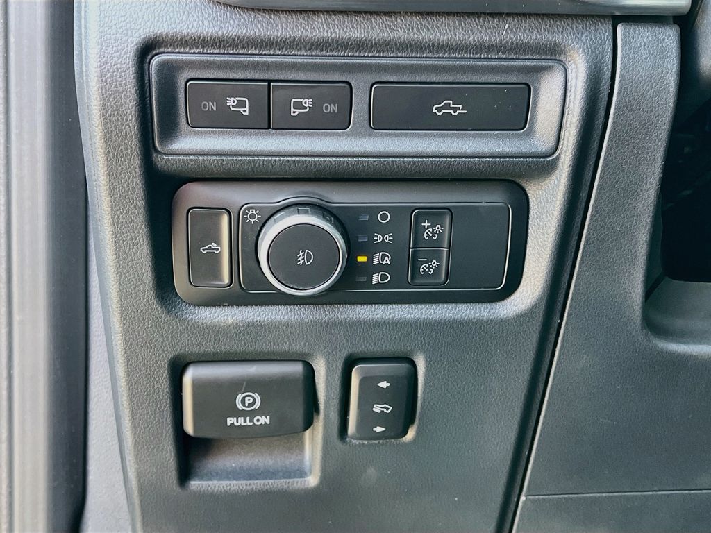 Used 2022 White Ford Lariat image 10