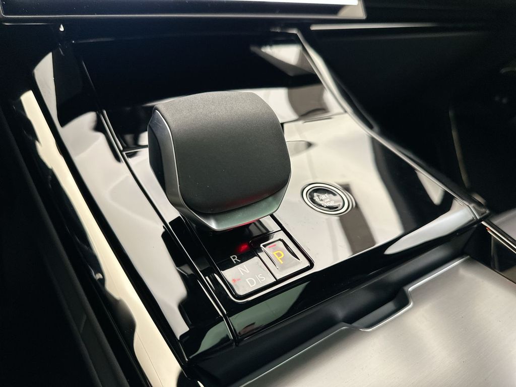 2025 Land Rover Range Rover Sport Dynamic 11