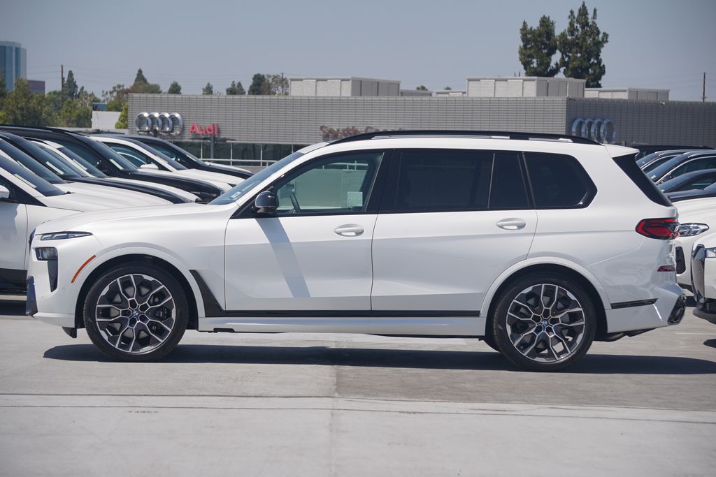 2025 BMW X7 M60i 4