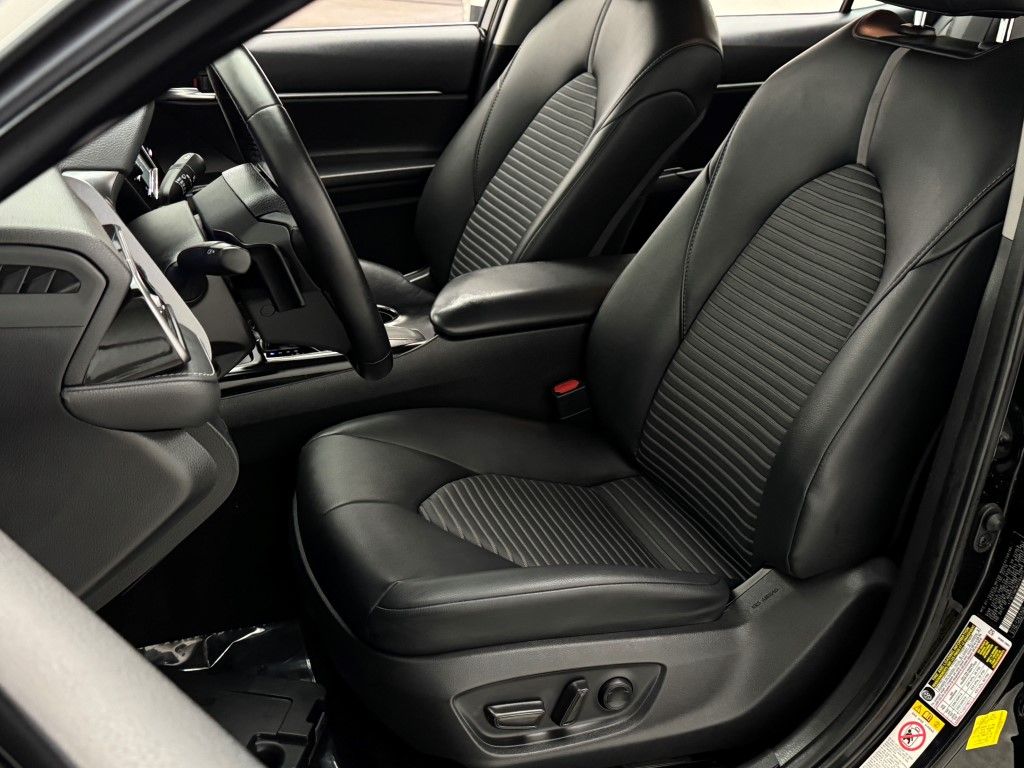 2019 Toyota Camry SE 21