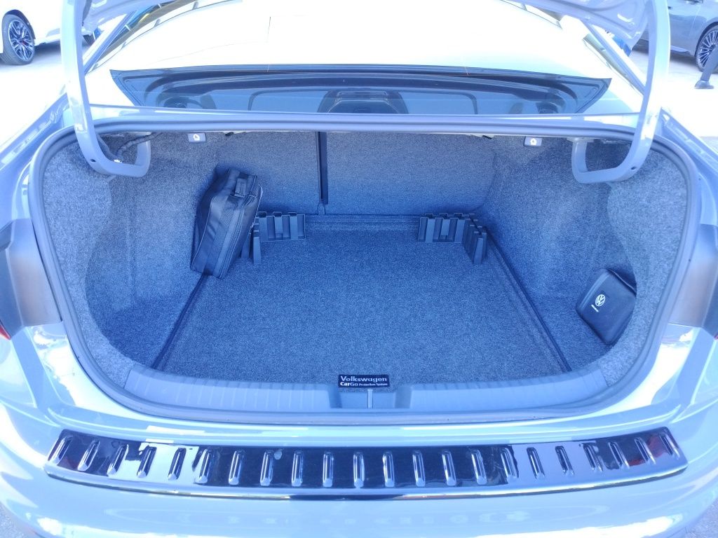 Thumbnail: 2024 Volkswagen Jetta - 4