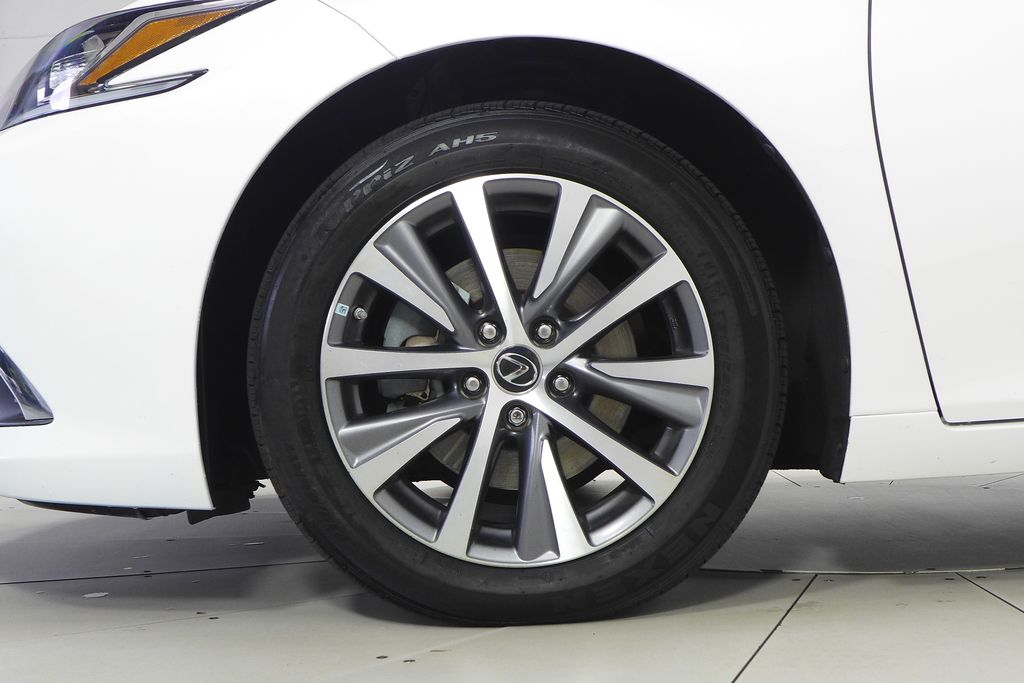 Thumbnail: 2021 Lexus ES - 5