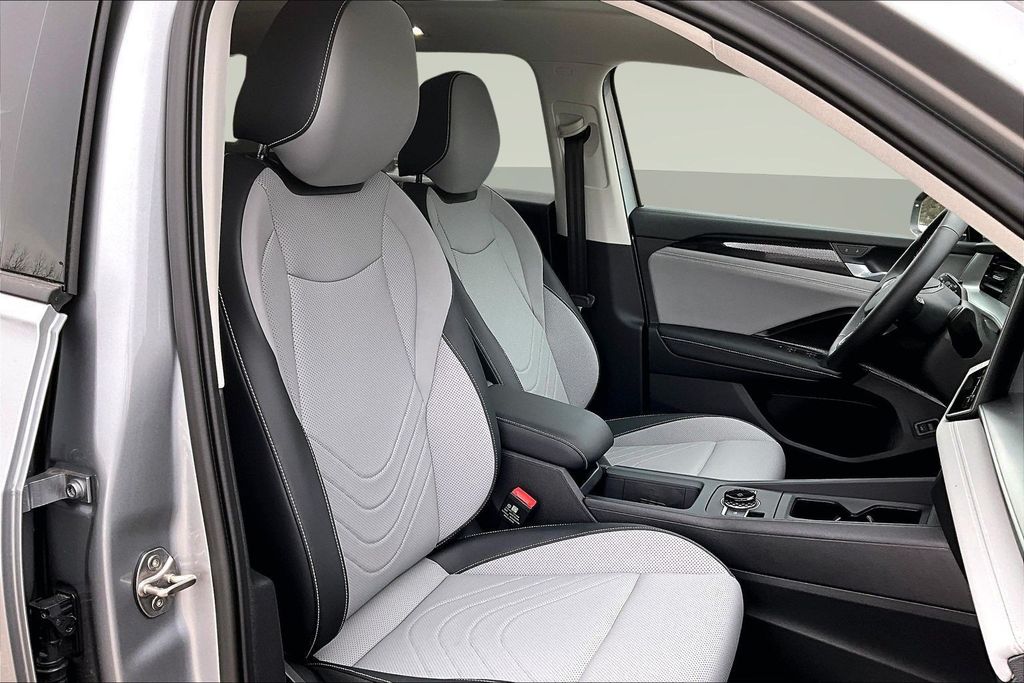 New 2026 Silver Volkswagen 2.0T SE image 11