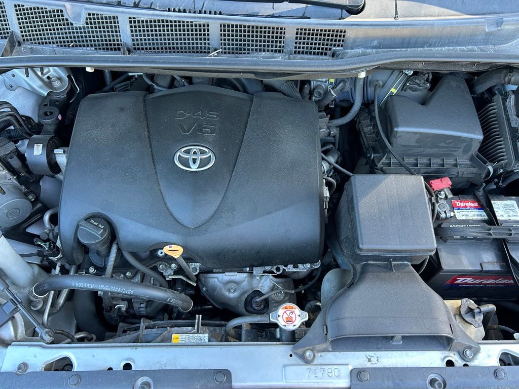 Thumbnail: 2017 Toyota Sienna - 11