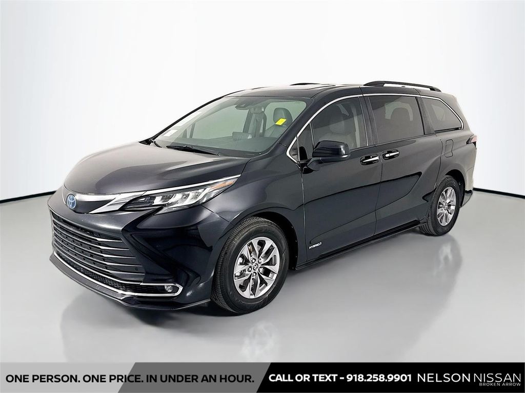2021 Toyota Sienna XLE 7-Passenger FWD